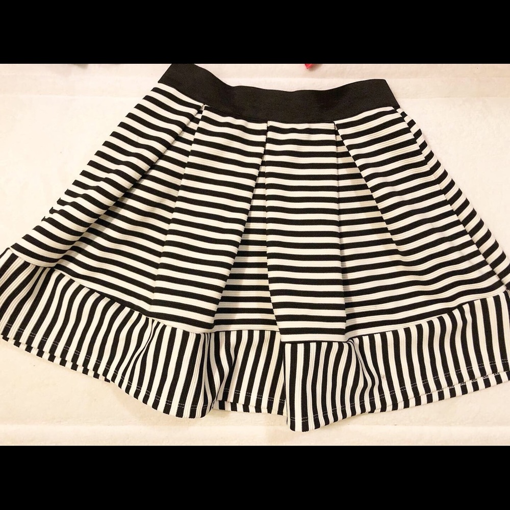 Black & White patterned skirt